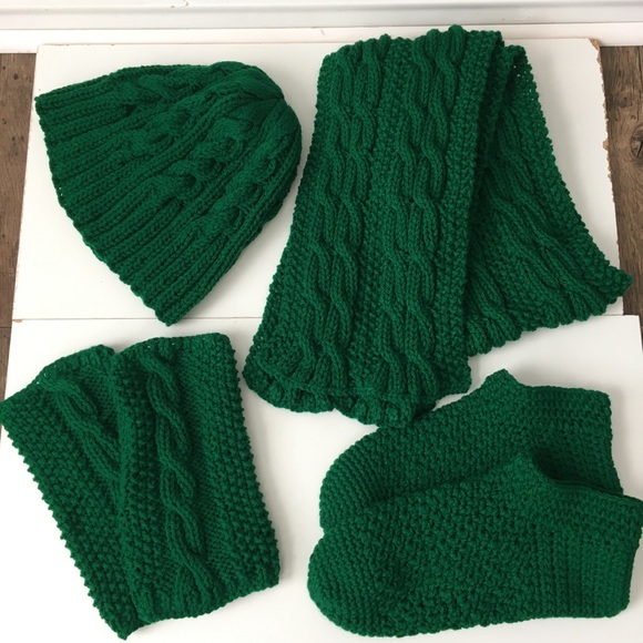 NWT 4 Pcs Knit Beanie Hat Scarf Glove Slippers Set - Picture 7 of 7